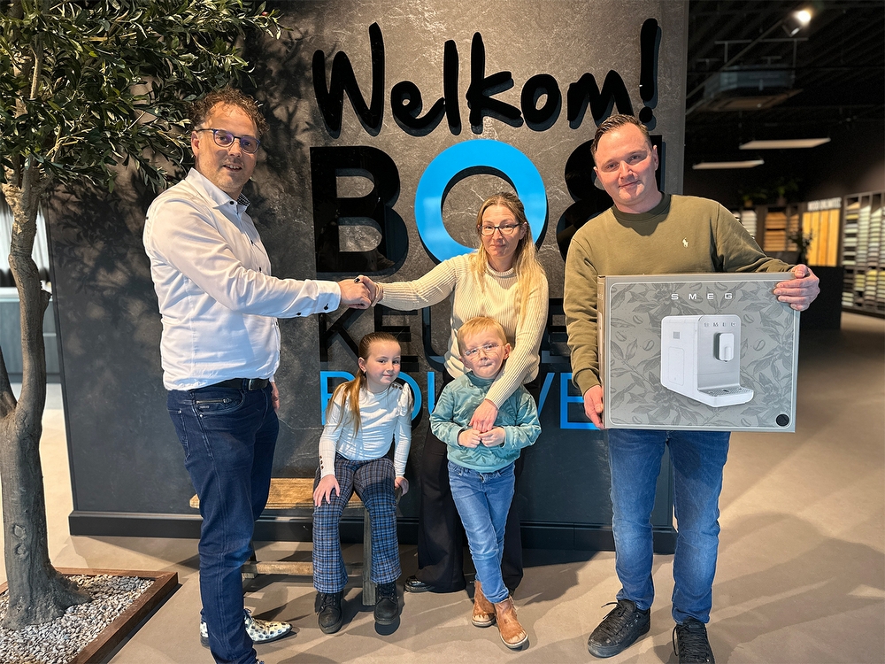 Keukenbedrijf Heerenveen - prijsuitreiking-familie-lever